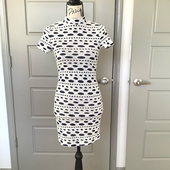 😎 Sexy Mini Dress 😎 - Picture 2 of 11